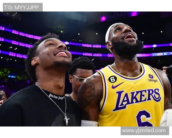 湖人大胜雄鹿！三核狂轰86分，海斯有前进，拉拉维亚+布朗尼全垮